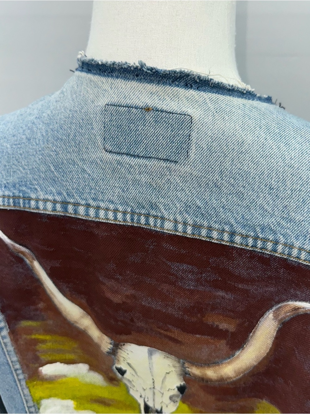 Vintage Reworked Levi's Denim Jacket Hand Painted Desert Steer Skull Mens Large - Picture 4 of 16
